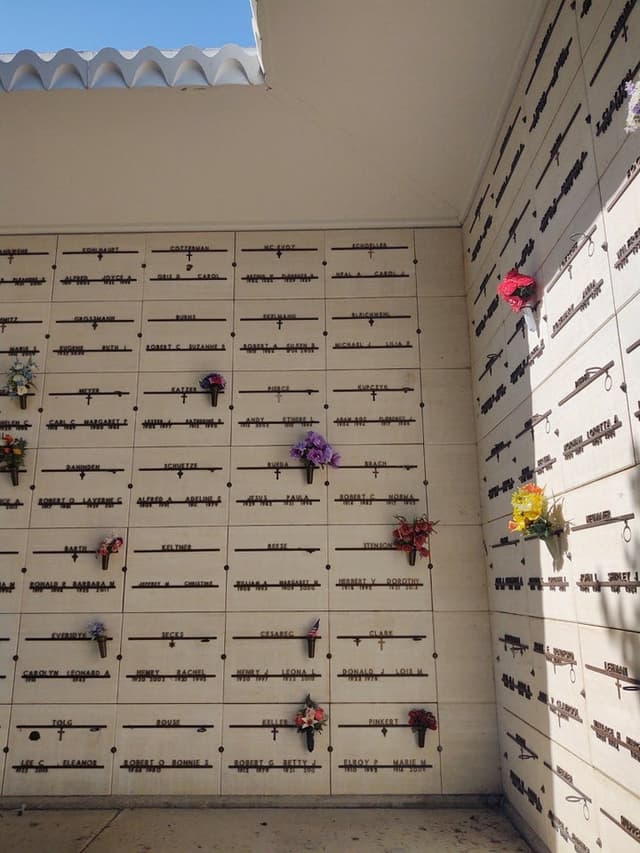 Room for 2 caskets in a beautiful exterior mausoleum: CB-900012